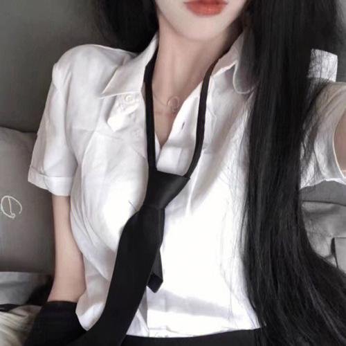 男生女生向前冲